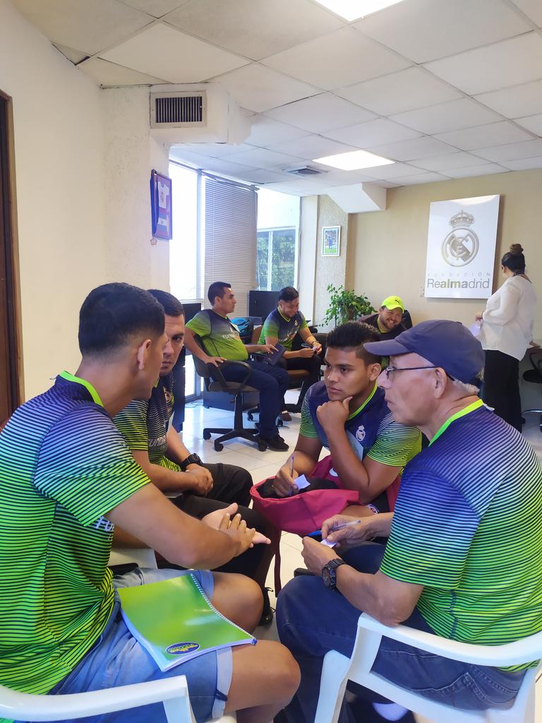 fundamadridsv's tweet photo. Terminando nuestra jornada de capacitación📝
-
#ProyectArte @InjuveSV
#YoSoyFunda #FutbolParaFormar https://t.co/a0nUlLtlDp