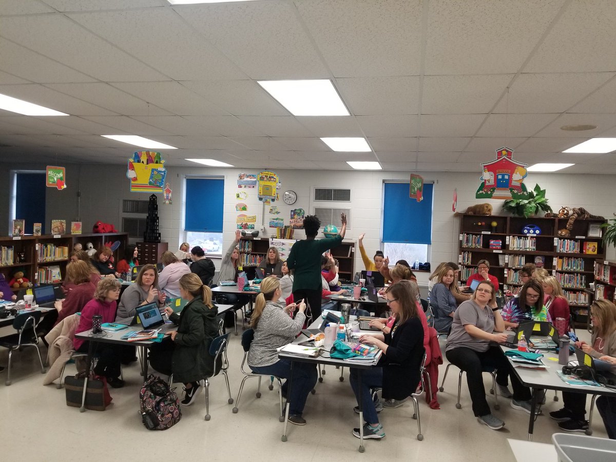 ExpectingtoWin's tweet photo. What to do on a rainy day? Code!  A great day of computational thinking &amp; CS Fundamentals at Double Springs Elementary @AplusCR @codeorg https://t.co/IgQF5lt1QV