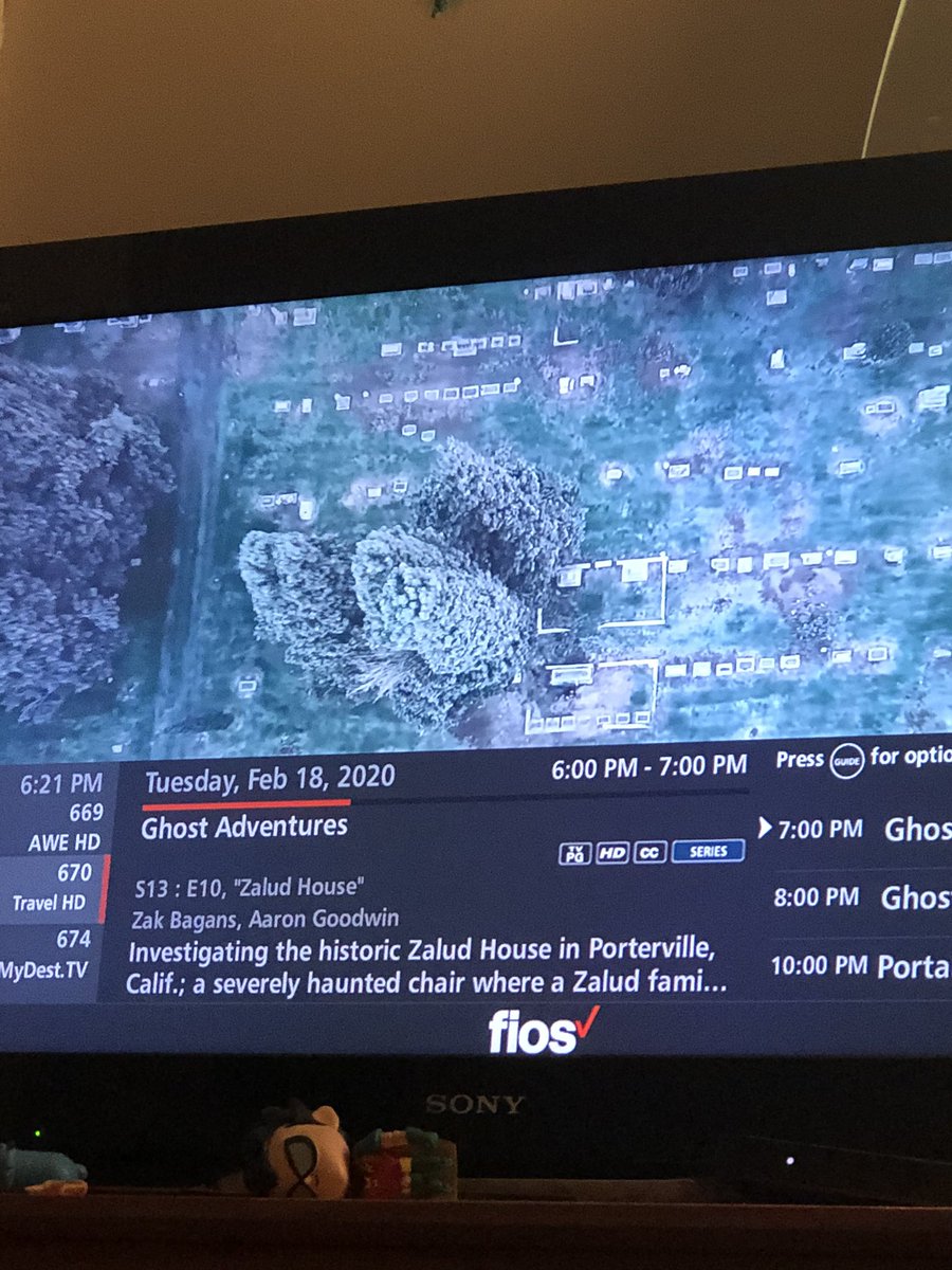 tinyreadaholic's tweet photo. I always think of @xtineschiefer @ATWWDpodcast when I watch this show 😂 https://t.co/GxAASLq8xG