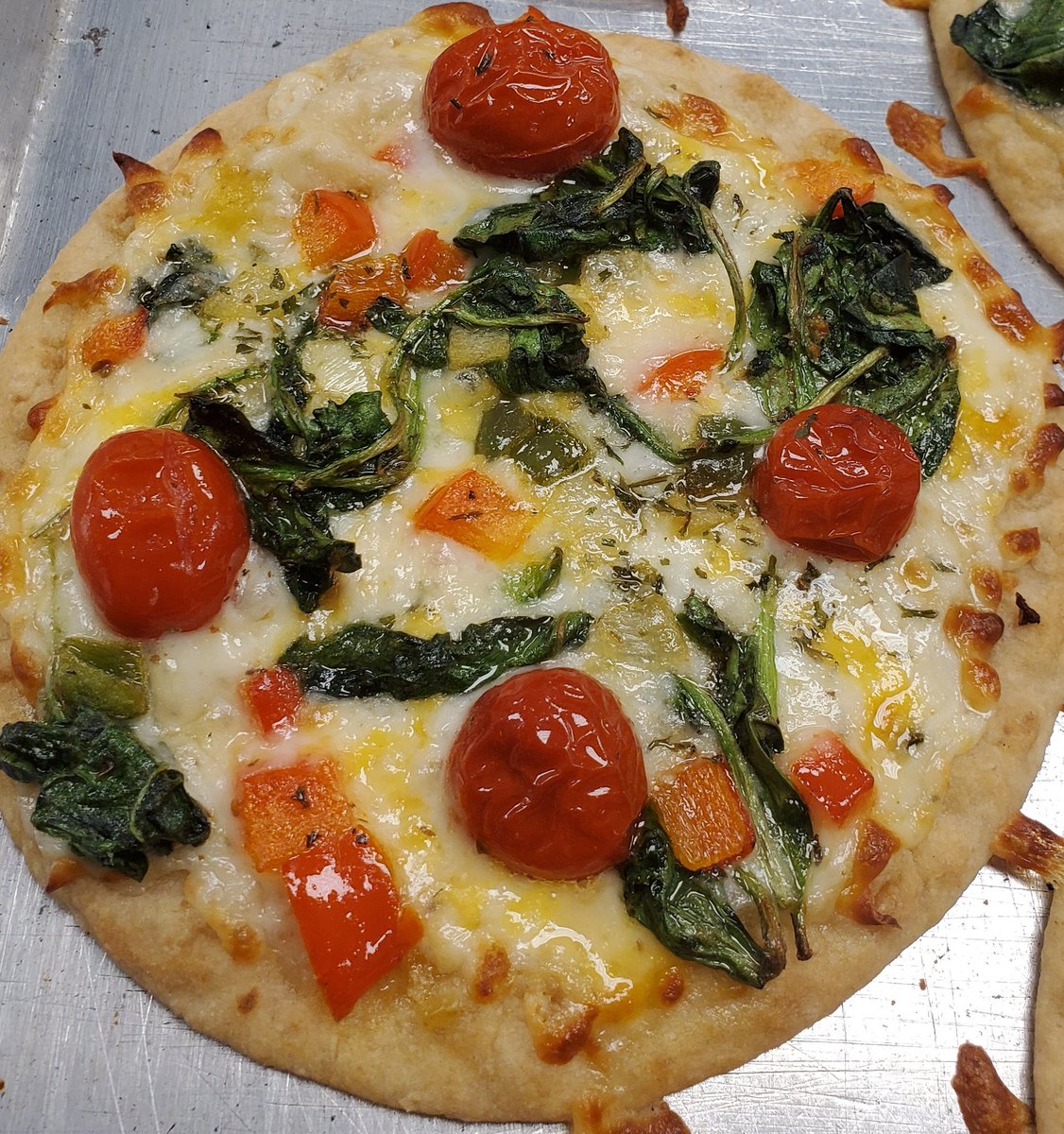 TNG_Windber's tweet photo. Who doesn't love a lower carb but full of flavor version of pizza!?!  Try our flatbread pizzas today! @TNG_Corporate #tngfeedskids https://t.co/Axr6W3mTR4