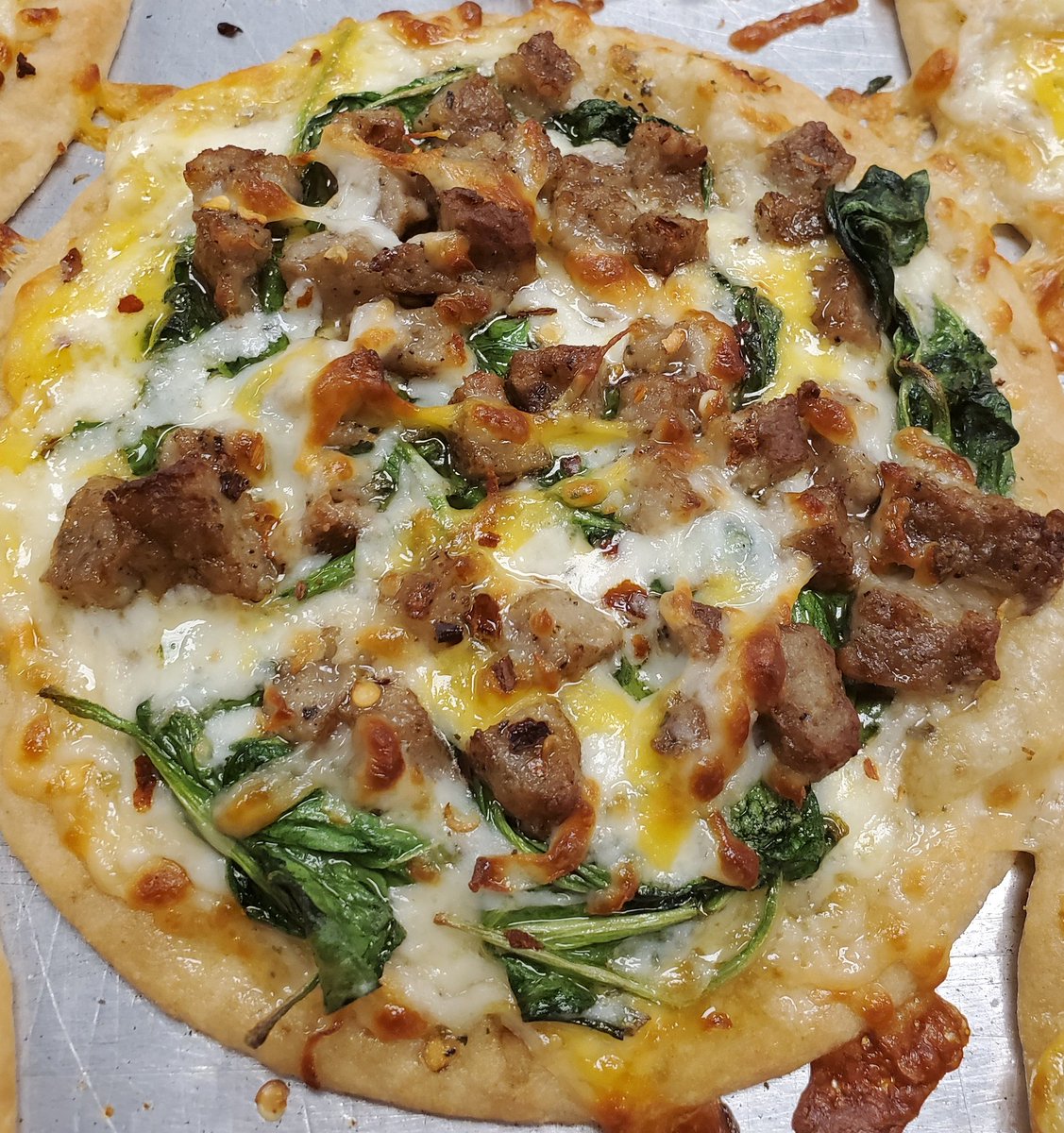 TNG_Windber's tweet photo. Who doesn't love a lower carb but full of flavor version of pizza!?!  Try our flatbread pizzas today! @TNG_Corporate #tngfeedskids https://t.co/Axr6W3mTR4