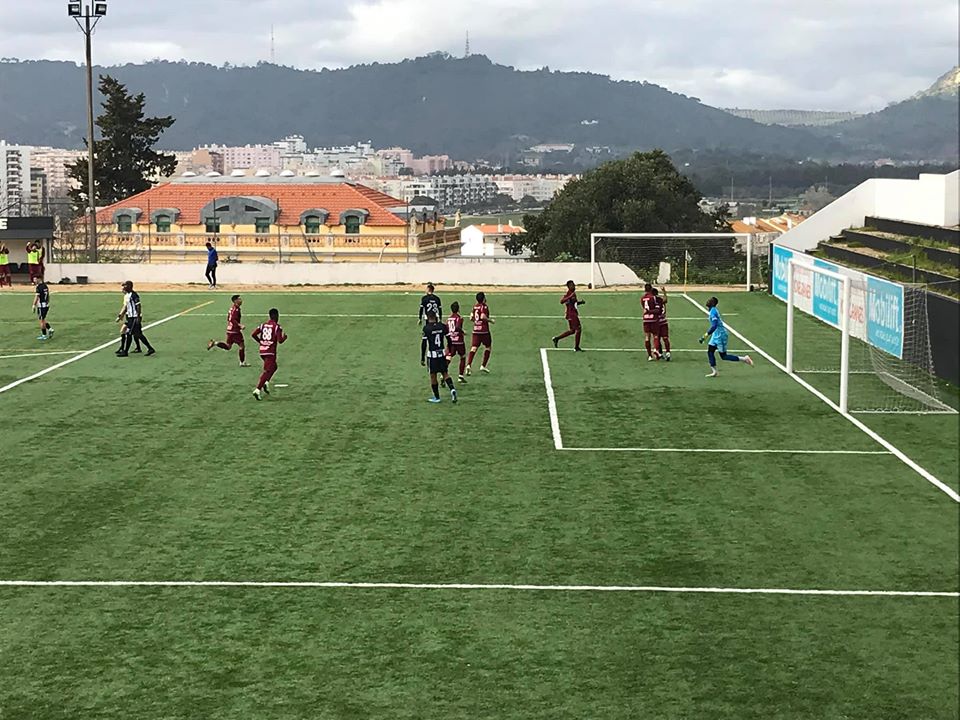 GDS | Futebol Sénior
G.D. Sesimbra arranca segunda volta do Distrital da 1ª. Divisão, com empate em Setúbal frente ao Comércio Indústria, 2 - 2 foi o resultado final
Noticia: gdsesimbra.pt/conteudos/syst…
Orgulha-te, és do Sesimbra!
#GDS #GDSesimbra #FutSéniorGDS #Sesimbra #Pexitos