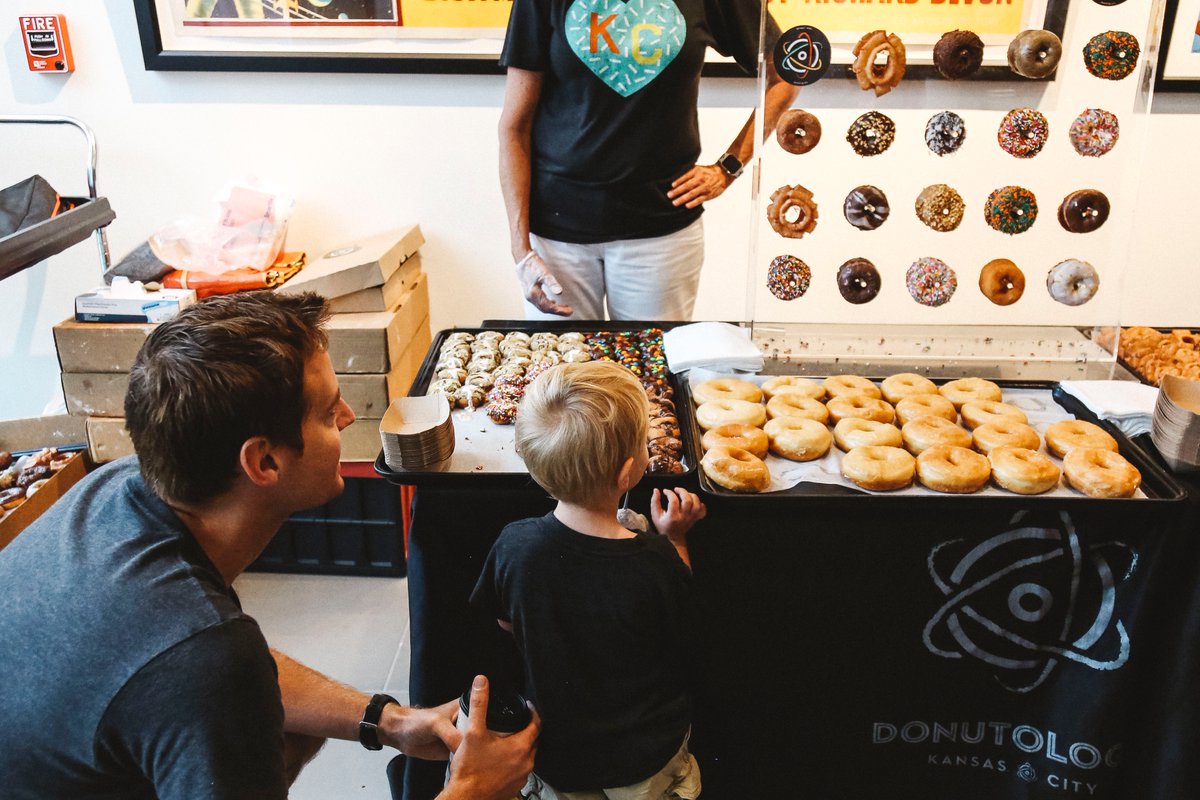 cm_kansascity's tweet image. O how sweet you make our mornings @donutologykc 🍩. Who’s already dreaming of Friday?🙋🏾‍♀️ #cmkc #cminvest #creativemornings
