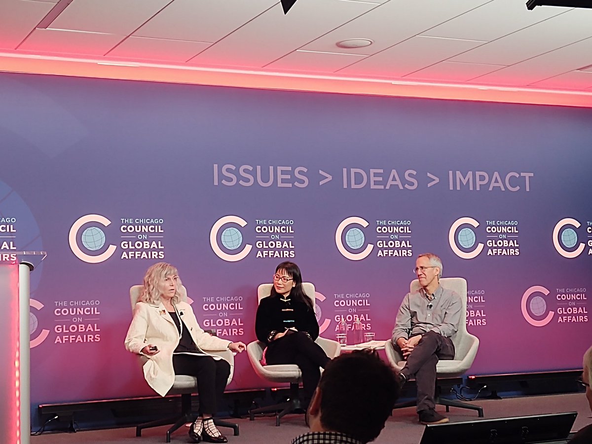 .@victoriatinbor1 @jwassers & @cecileshea discuss #HongKong and the future of #OneCountryTwoSystems at tonight's @ChicagoCouncil program 🇭🇰 #GlobalAffairsLive #CouncilYP