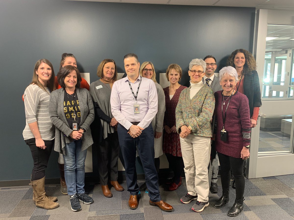 Congrats to Westview EL teacher, Mark Lovmo, who was surprised today by district leaders to learn he was a recipient of a 2020 Outstanding Service Award! <a href="/ISD196schools/">DISTRICT 196-ʀᴏsᴇᴍᴏᴜɴᴛ-ᴀᴘᴘʟᴇ ᴠᴀʟʟᴇʏ-ᴇᴀɢᴀɴ sᴄʜᴏᴏʟs</a> <a href="/Supt196/">Mary Kreger</a> <a href="/TamiSS196/">Tami Staloch-Schultz</a> #bulldogstrong #teamwork #collaboration