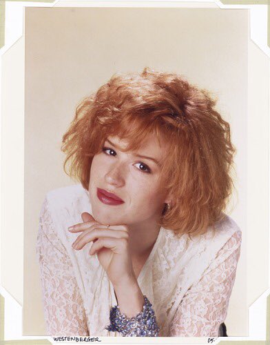 Happy birthday to one of my favourite actress from the 80s, Molly Ringwald!!! 