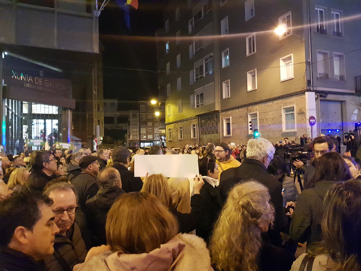 Noelablanco's tweet photo. Porque non somos menos que ninguén, hoxe volvemos pedir nas rúas unha #IntermodalDigna para #Ourense. #TrenDignoOU https://t.co/m24a5gXu6j