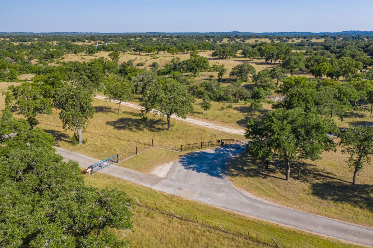 farmandranchpub's tweet photo. #Texas #TXTUESDAYS
Private Ranch Estate - Bear Creek - 127 Acres
Boerne, Texas
https://t.co/IECvdU12Gs
#farmandranch #featuredproperty #secluded #TXhillcountry https://t.co/c4D551hvRi