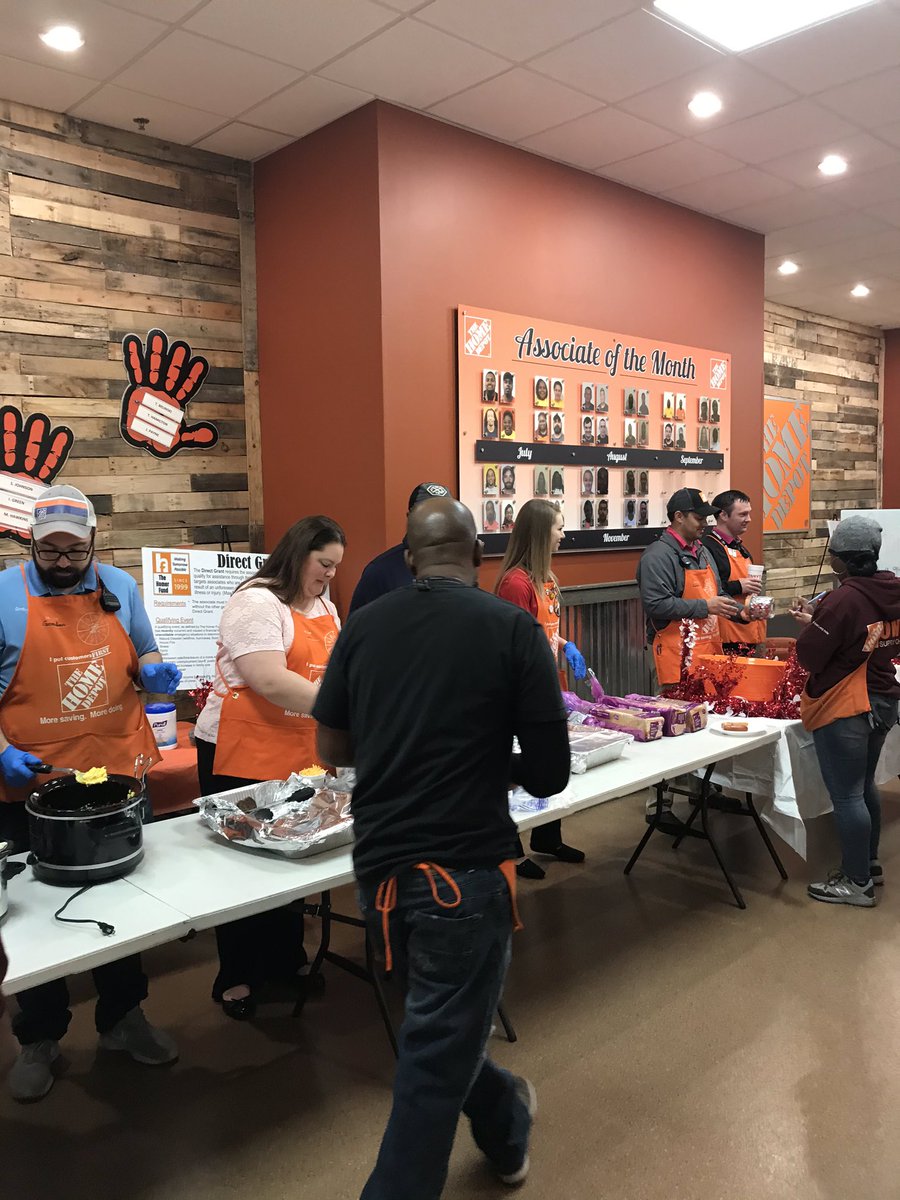Yolanda, Demika and I cooking it up this morning for our round 2 of our Homer fund breakfast fundraiser! Thanks to all that made it an success! @PaulBTHD @HomeDepot5085 @JohnWil5085 <a href="/YolandaJ_THD/">Yolanda Jones</a> <a href="/SimsMom55/">SimsMom55</a> <a href="/gp2389/">Gordon Pickard</a> <a href="/DanielH44804285/">Daniel Hernandez</a>