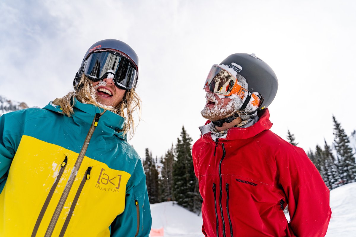 Snowbird's tweet photo. If you want to know what a good time looks like, check out Harrison Fitch and James Fleege... they know how to have fun. #SnowbirdSleepRepeat #Sun #Powder
π·: Andrew Wasilewski https://t.co/8Av31H6xcU