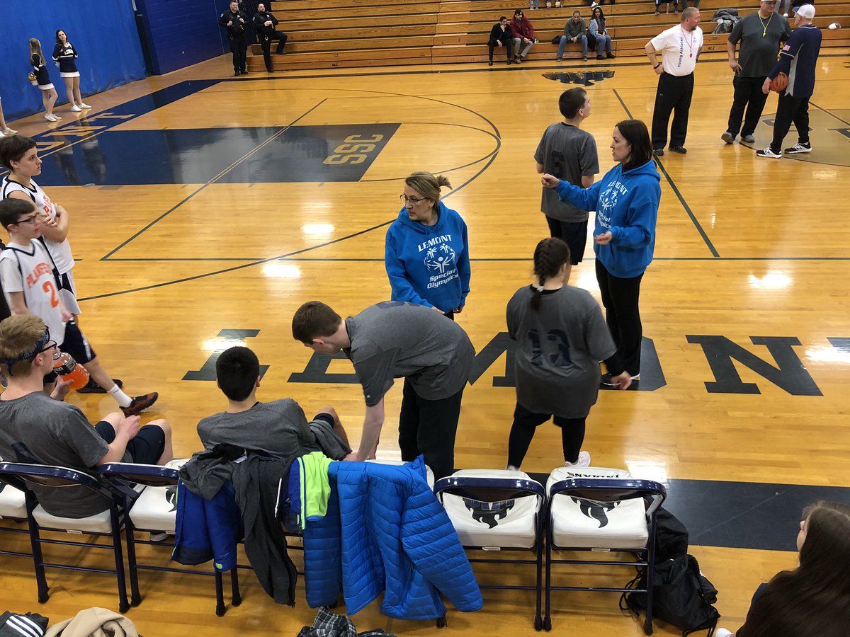 Good luck to both teams tonight. LHS @SpecialOlympics basketball playing Plainfield East. Proud of these athletes. Thanks @DanceLemont for cheering both teams on. #GoLemont @lhs210drflores @MPilarskiLHS