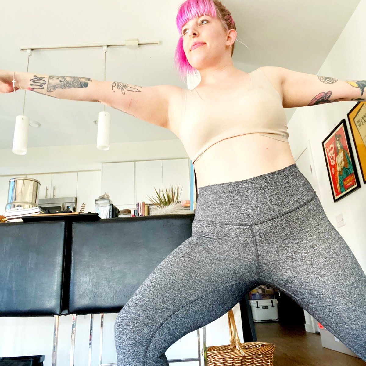 teawithmaggie's tweet photo. I love doing home yoga flows cuz you can add more pulsing, weights, resistance bands, & kettle bells to take it up a notch
๐ฅ๐ง๐ผโโ๏ธ๐ฅ
#studiotoneitup #transformationtuesday https://t.co/bsIbiooVLt