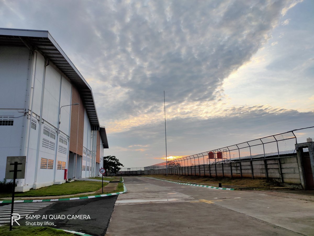 iifias's tweet photo. Aku hanya ingin menjadi mentarimu, yg terbitnya selalu kau harapkan dan terbenamnya selalu kau rindukan☀️ https://t.co/SJKBS48MrO