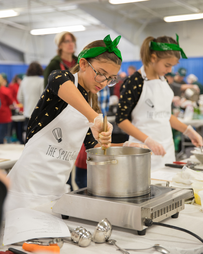 VT_FEED's tweet photo. On Fri. 3/13 & Sat. 3/14, we're seeking volunteer help to assist with set-up, team registration, activities, & clean-up for #JrIronChefVT. Volunteers get free admission to the competition & time counts as @CityMarket member hours. Volunteer opportunities @ https://t.co/I13WRzMOON https://t.co/U4eKrXIlho