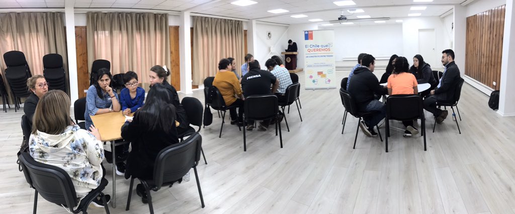 MDSLosLagos's tweet photo. Así como lo hicieron los vecinos y equipo @munirionegro ¡Súmate con tu opinión!🗣 es fundamental para la construcción de la Agenda Social. Participa respondiendo la Consulta Individual #ElChilequeQueremos. Ingresa con tu Clave Única https://t.co/zPhYBymH4f 🇨🇱 https://t.co/SnXuZGrFzc