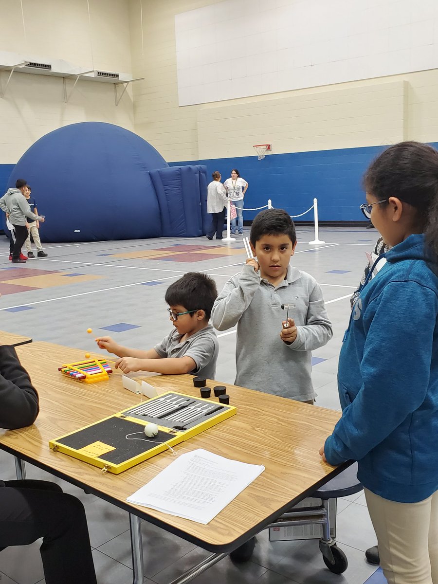 NHFineArtsMag's tweet photo. Houston museum of Natural Science brings fun activities to Crenshaw Science Night
#crenshawcomets
#proud2bcisd https://t.co/vLUYuLxQCm