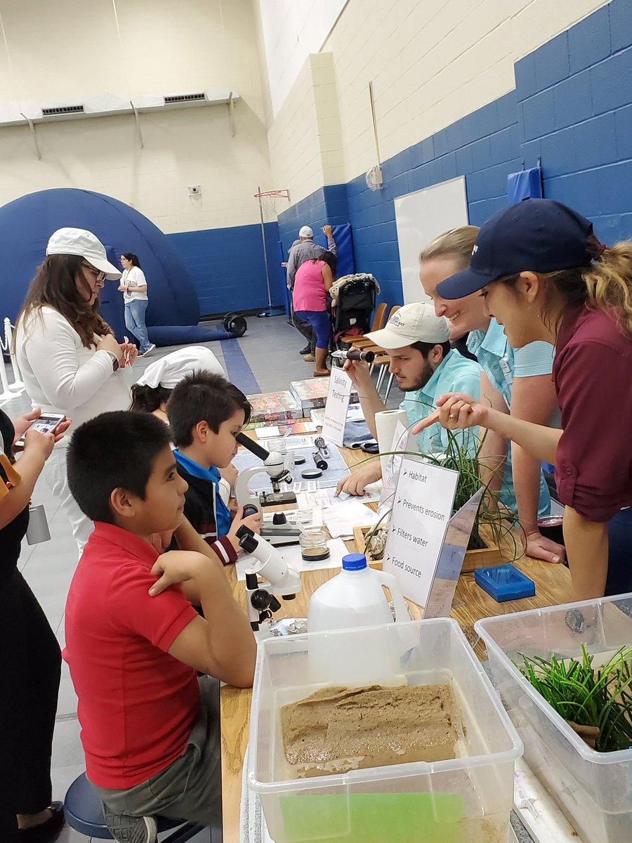 NHFineArtsMag's tweet photo. Houston museum of Natural Science brings fun activities to Crenshaw Science Night
#crenshawcomets
#proud2bcisd https://t.co/vLUYuLxQCm