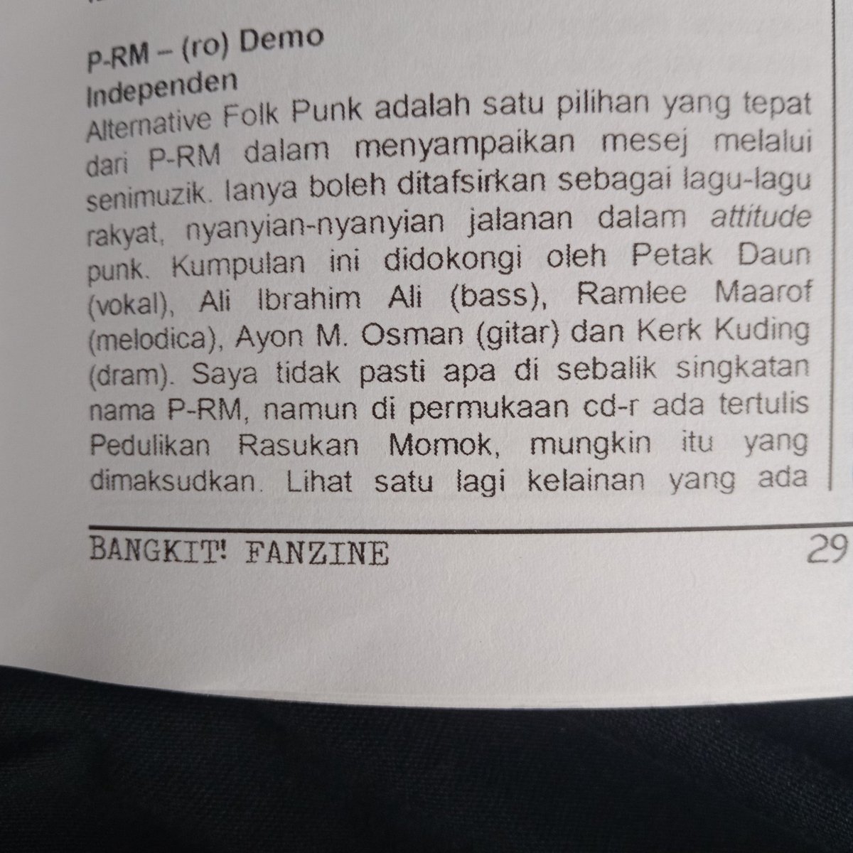 PdashRM's tweet image. Baru sedar, ada ulasan demo Ro dalam zine Bangkit! isu 4, kendalian Pyan. Demo Ro pun dah takda dah versi fizikal. Versi Youtube, pi cari kat Youtube. Semua dah dimuat-naik. 

Terima kasih bang Pyanz!