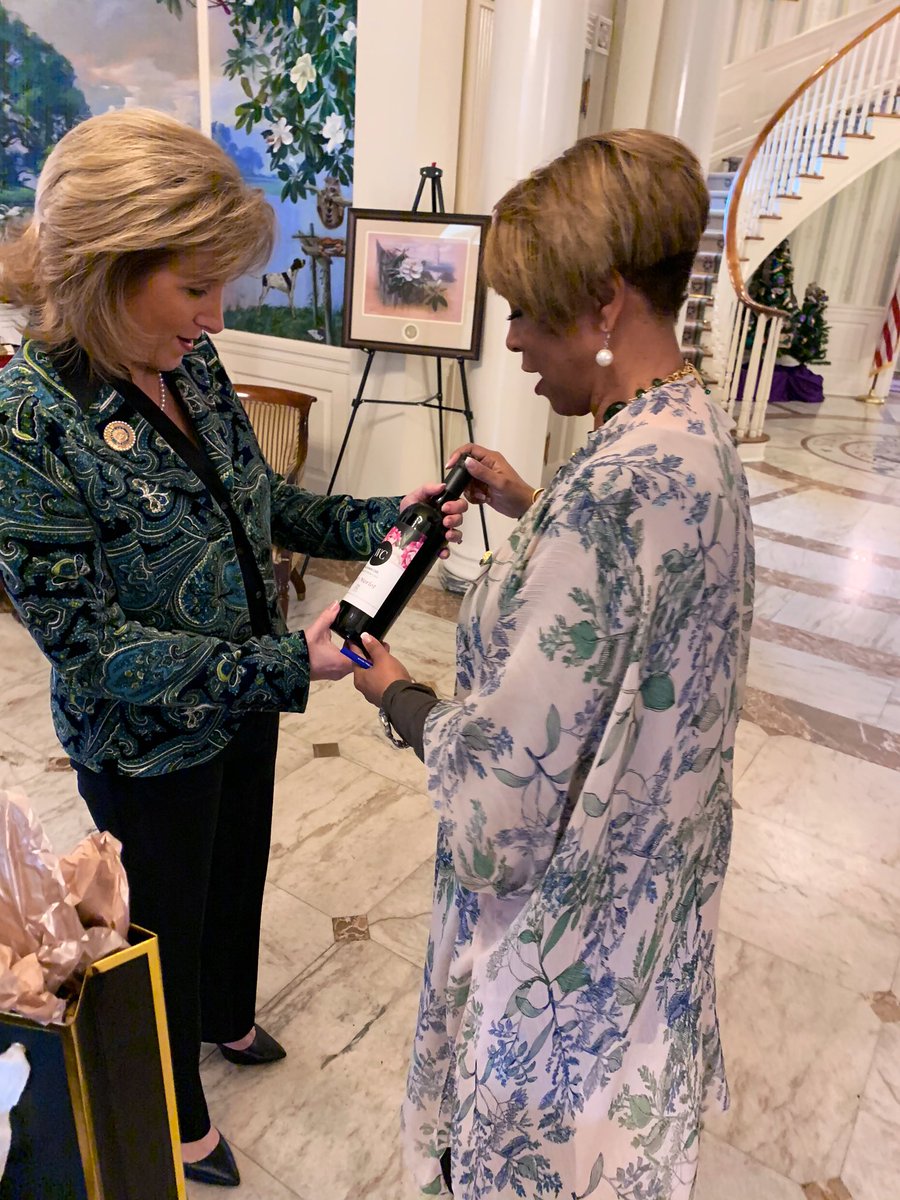 IAmSophiaNelson's tweet photo. Delighted to spend time today with Louisiana’s beautiful and gracious First Lady, Mrs. John Bel Edwards at the Governor’s mansion. I presented her with a copy of #TheWomanCodeBook and a bottle of our Virginia wine @TararaWinery what an honor! Cc: @LouisianaGov #MardiGras https://t.co/Q9KKrtVLLd