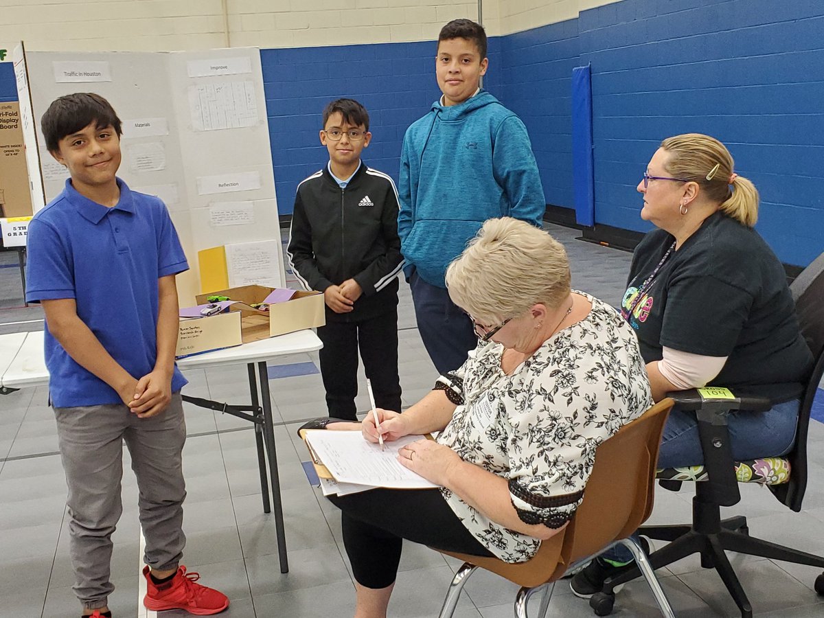 NHFineArtsMag's tweet photo. Judges have tough calls to make at the Crenshaw STEM fair
#crenshawcomets
#Proud 2Bcisd https://t.co/yMWX5QNPDO