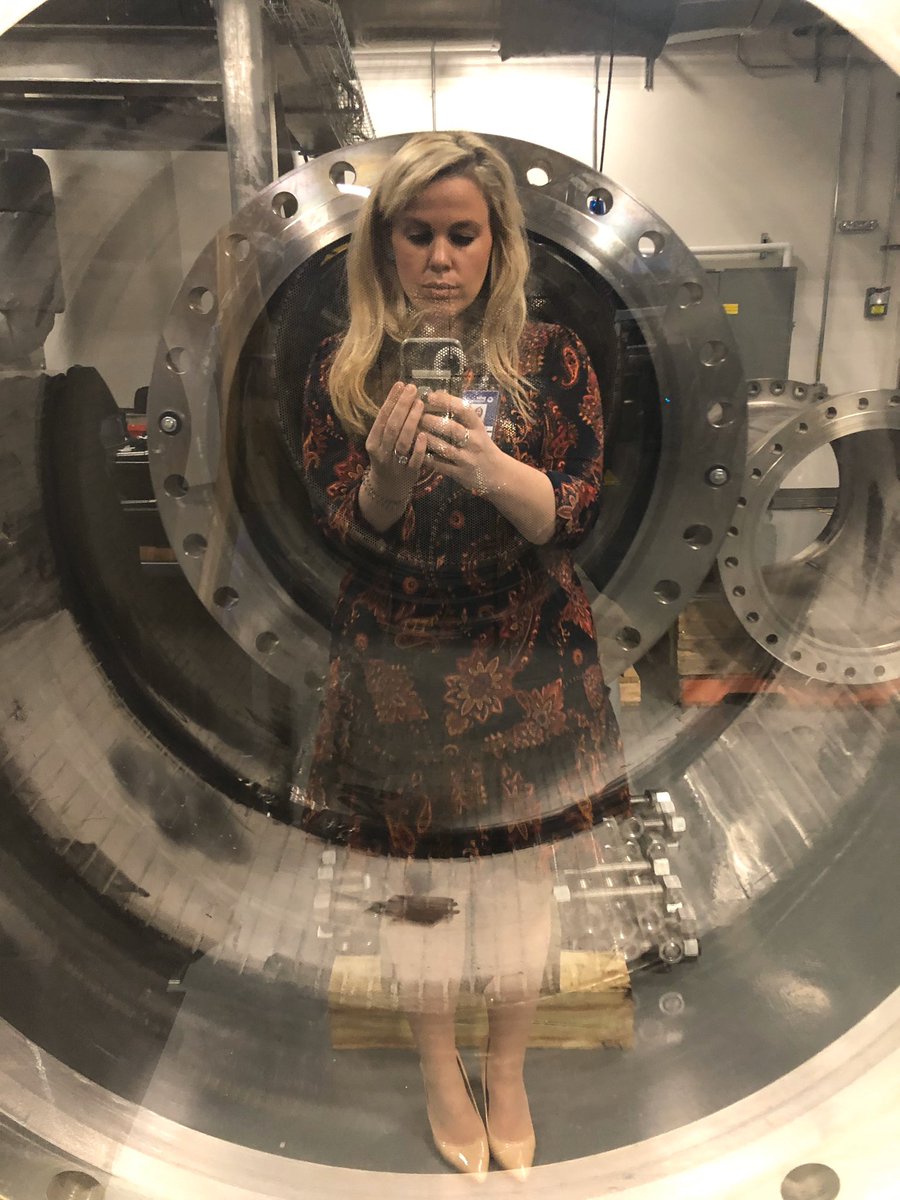jackieiacovazzi's tweet photo. Selfie 🤳🏼? Or attempted photo of a @prattandwhitney compressor ⚙️? However you choose to see it...here to tell you that thanks to a $40M investment in @UTC’s Research Center, today was definitely a cool one for Team #UnitedTech 🙌🏻❤️🇺🇸🦅 https://t.co/jJwkm7Ea1c