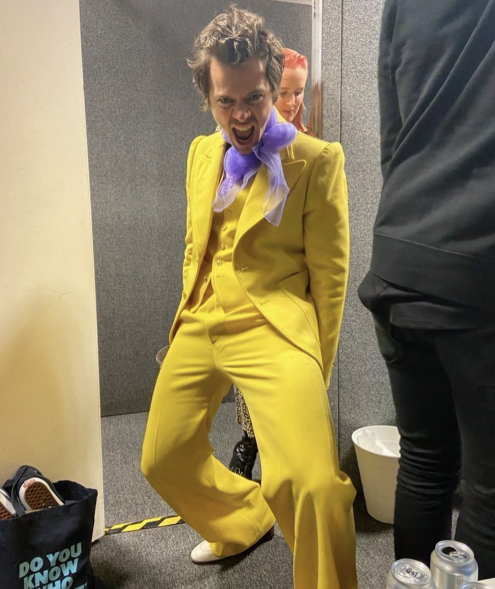 HSUpdating's tweet photo. Harry backstage at the 2020 #BRITs . https://t.co/ygDSXrw1BD