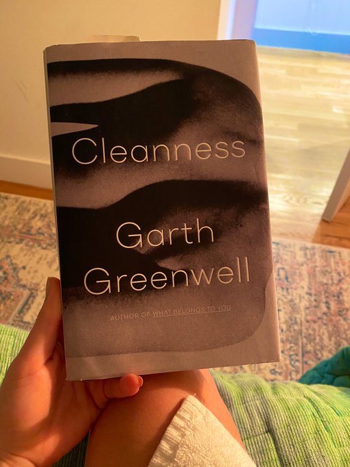 just read the hottest sex scene (possibly ever?) .... for all my literary hoes https://t.co/LmeFHidq