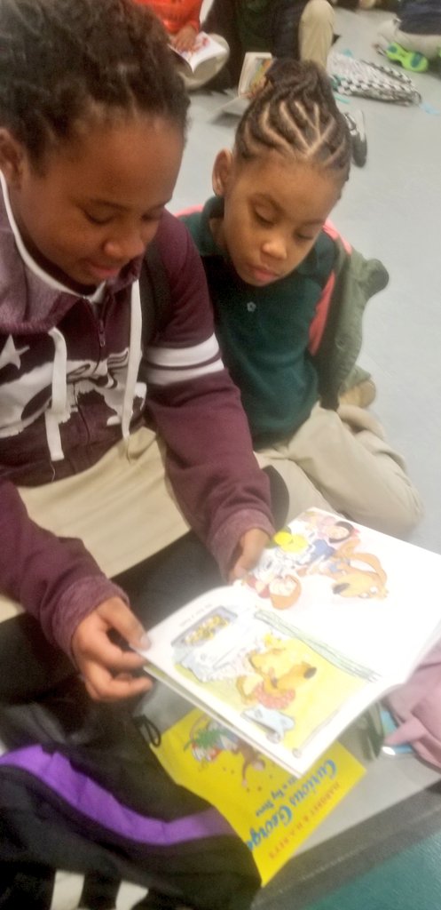 Pressleyteach's tweet photo. Teamwork makes the DREAMWORK!! So proud of my third and fourth graders for reading with our Kindergarten scholars  @APSDeerwood. #TheVillage #StudentTribe #Atlantakids #GrowingReaders #LexileMatters https://t.co/KWSqjzJls0