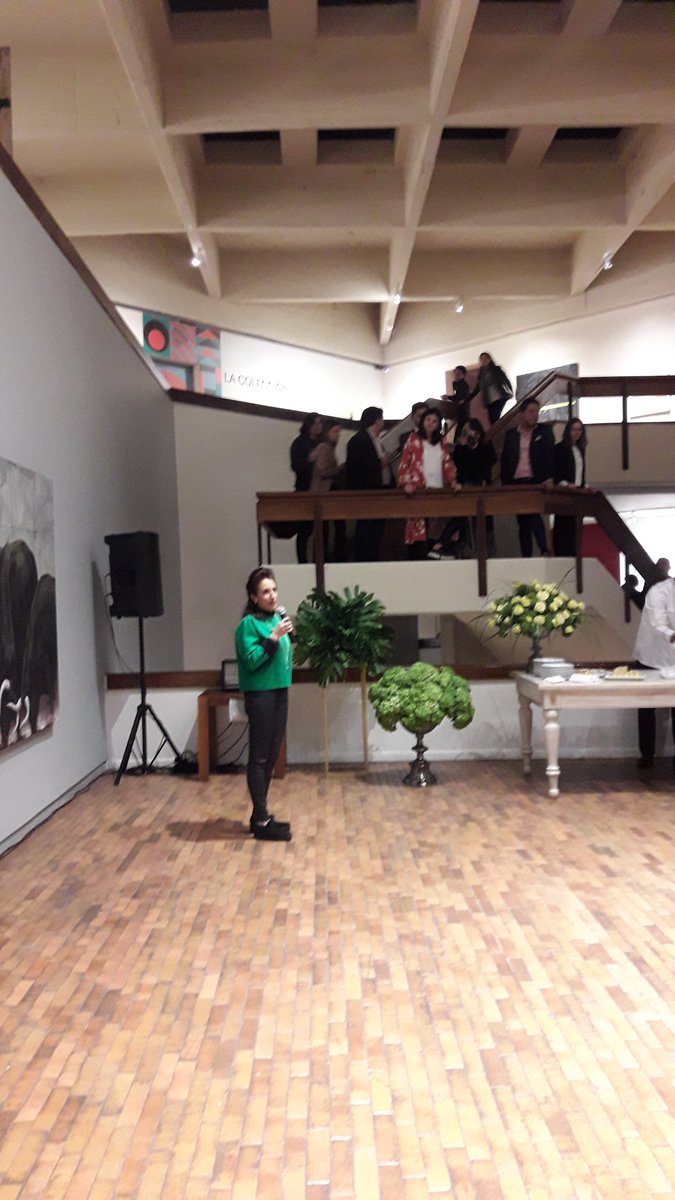 _mambogota's tweet photo. Claudia Hakim, Directora del MAMBO, agradeciendo la presencia y apoyo de nuestros benefactores.
#RedMAMBO https://t.co/penVUyPzAr