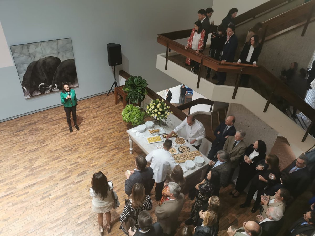 _mambogota's tweet photo. Claudia Hakim, Directora del MAMBO, agradeciendo la presencia y apoyo de nuestros benefactores.
#RedMAMBO https://t.co/penVUyPzAr