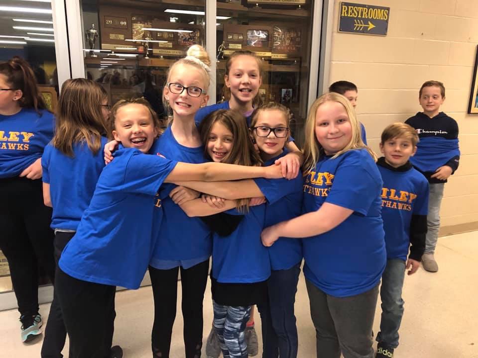wileyrocks's tweet photo. We are bursting with #308pride as our Wiley 4th-6th graders kick off the @HHS_Salthawks boys basketball game by singing the National Anthem. #wileypride https://t.co/jsUbUzGtXi