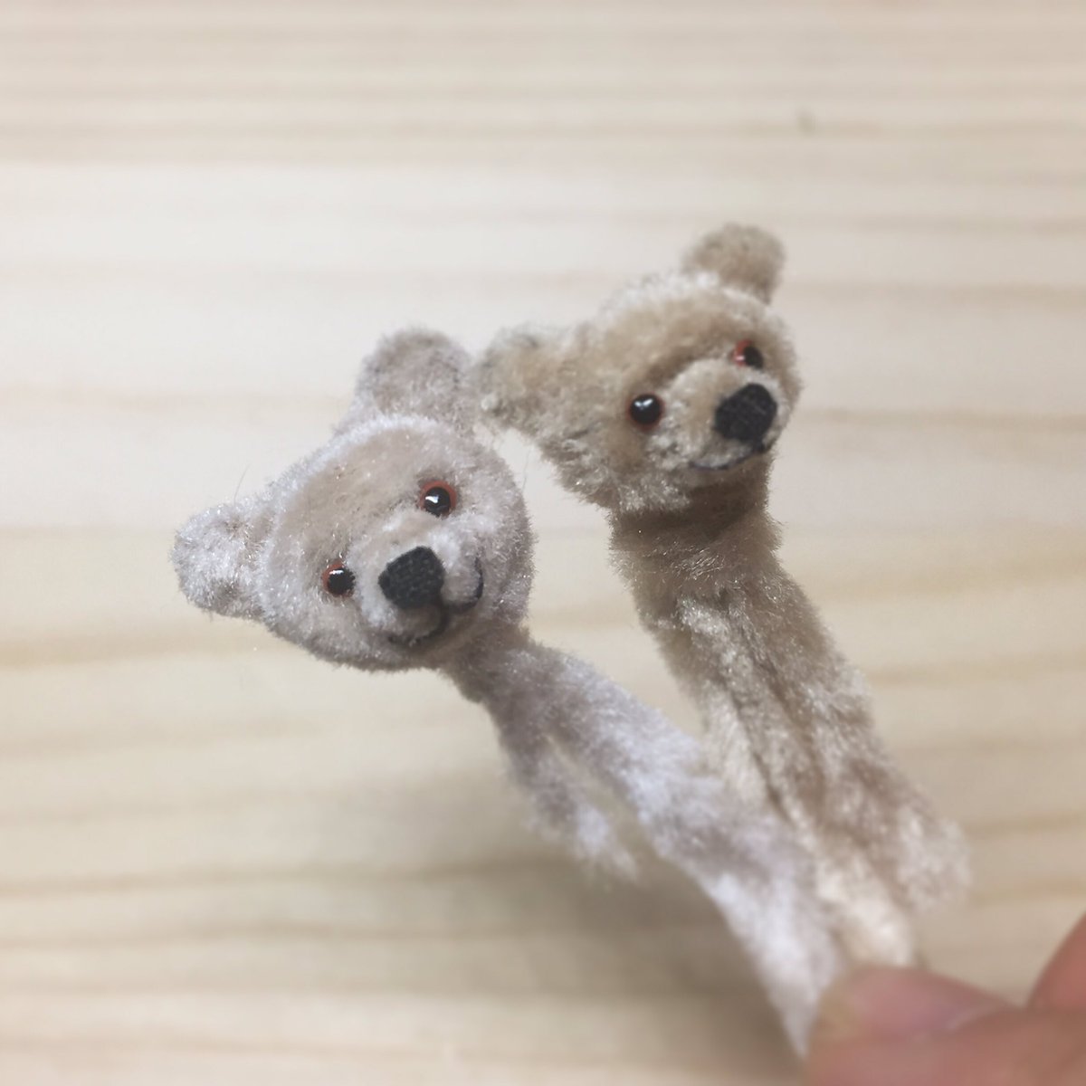 NaemaDiy's tweet photo. こんにちわ😊
本日のくまちゃん

#ミニチュア #ミニチュアベア #ミニチュア雑貨 #miniature #miniaturebear #手作り雑貨 #てづくり雑貨 #テディベア #teddybear  #手作り #ドールハウス  #ミニチュアハウス #ミニチュアドールハウス #miniature #miniaturehouse #handmade #dollhouse https://t.co/cNAtkLlHAB