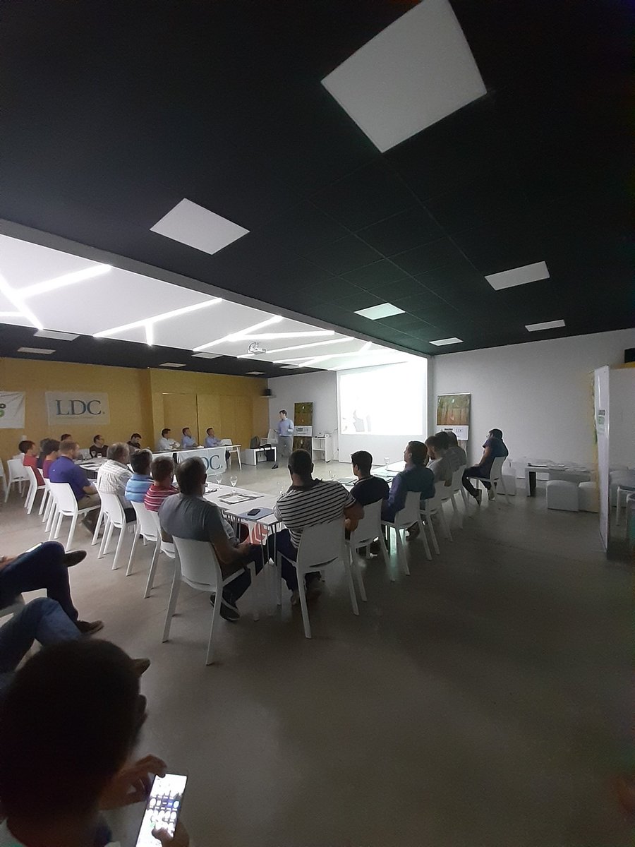 CrespiGuille's tweet photo. Primera jornada de LDC y @macro_seed del año. Hoy en Monte Buey. Portfolio soja + maiz + Gustavo Elias. https://t.co/gIAmERItG5