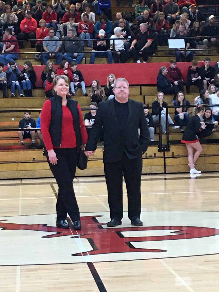 DLautenschleger's tweet photo. @billmorganradio honored at halftime of @npquakerhoops and @TVTrojans for his years of sports broadcasting excellence at @WJER. Morgan soon leaving WJER for another radio opportunity. @TRSportsguy https://t.co/jA4zCh4jIM
