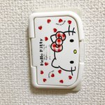 「おしりふきの蓋が・・・」ナイスなアイデア・ママさんが考え出したコンセントカバー!