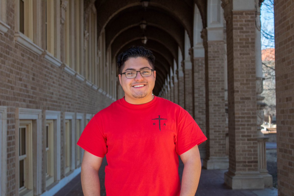 RaiderAwakening's tweet image. Meet your RAL
Continuing...
Cook Staff Head

Name: Rafael Gonzalez 
Classification: Senior
Hometown: Meadow, TX
RA Retreated: RA 58: Unwavering Love
Favorite Saint: St. Thomas Aquinas
Favorite Celebrity: Khalid