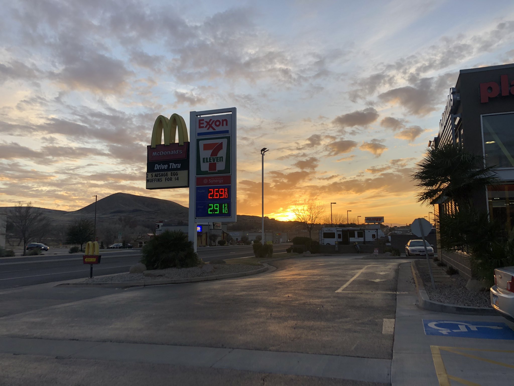 Tom 夕陽がエモいアメリカ田舎町 T Co j2szqlss Twitter Tom 夕陽がエモいアメリカ田舎町 T Co j2szqlss Twitter