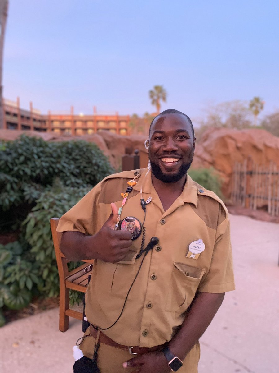 haakg5's tweet photo. @WDWGuestService #CastCompliment Alpha at Animal Kingdom Lodge (Jambo) was so friendly and helpful. He offered to take some pictures of our group and make sure to get plenty of shots and included some beautiful views of the sunset!  Asante Sana! https://t.co/qonULm6nNF
