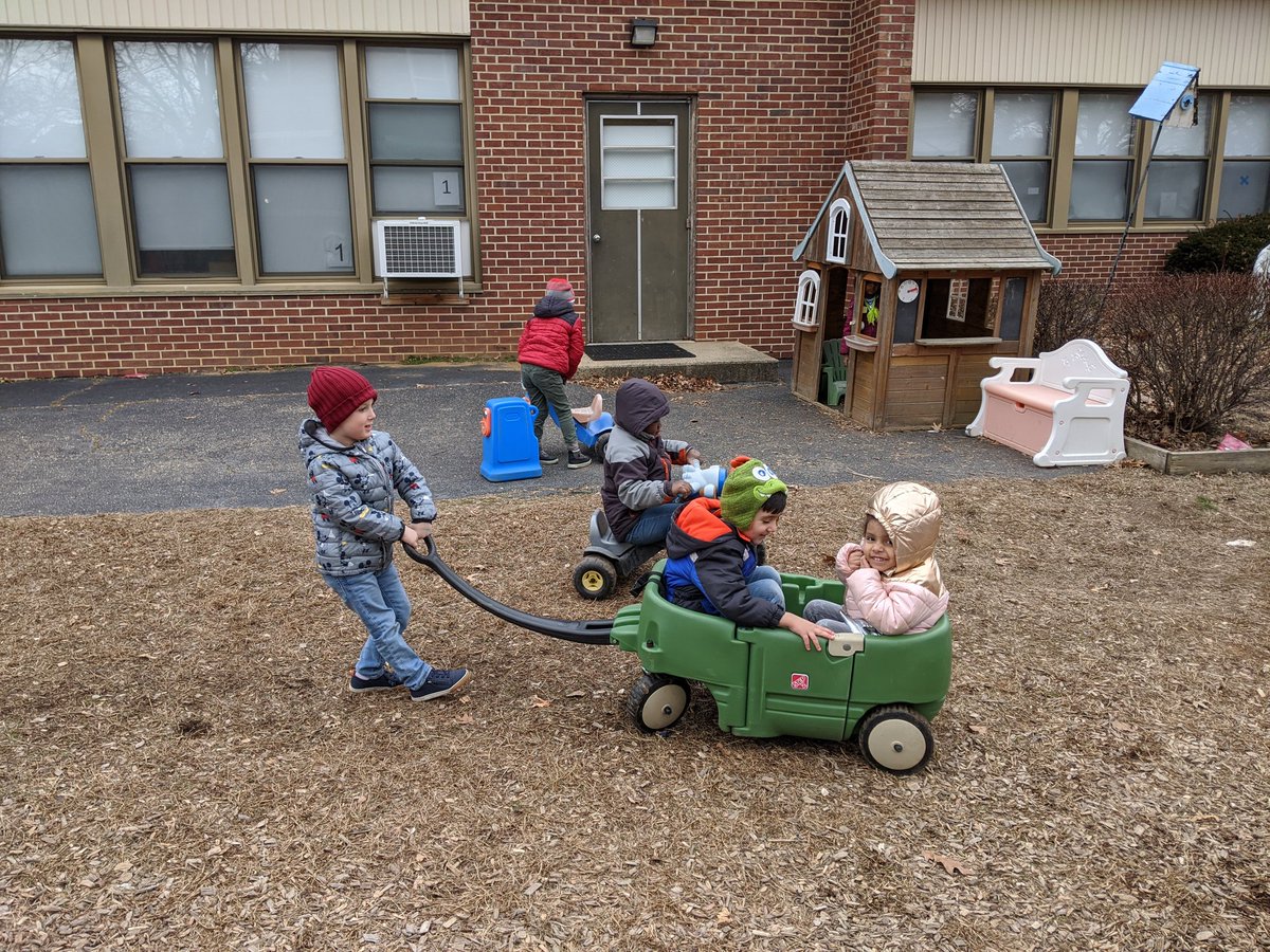 MrsCabreraLP's tweet photo. Got right back into the swing of things today. We welcomed two new friends who made the day even brighter! 🤗 #LearningThroughPlay #ChoiceTime #OutdoorFun #WhyECC #truenorthbrunswick @NBTECC @mrpassner https://t.co/KHjbD3AS09
