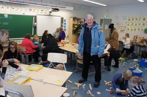 Финландын бага сургууль: 
1. Дүрэмт хувцасгүй 
2. Гэрийн даалгавар өгдөггүй 
3. Дүн гэсэн ойлголт байхгүй 
4. Олимпиад гэж мэдэхгүй. 
5. Хүүхэд самбарын өмнө гарч улалзахгүй.
6. Багшаасаа сурагч нь огт айдаггүй. Багштайгаа яг л найзын түвшинд ойлголцдог #гэнэ