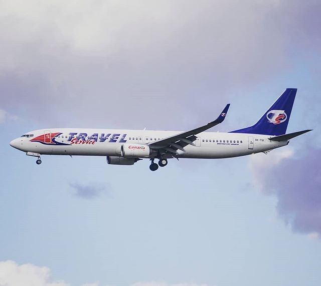 @smartwings_com OK-TSI Boeing 737-9GJ(ER)(WL) on arrival @charlesdegaulleairport #cdg #parisairport #parisaeroport jetwashphotos.wordpress.com/2020/02/18/sma…