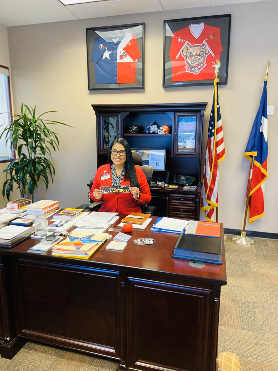 reynahustles's tweet image. This morning our campus was recognized at City Hall during the City Council meeting and I had the opportunity to visit Mayor Dee Margo’s office. I promptly organized his desk and now the city of El Paso will run that much smoother. 🤣 #OCD #ItsAProblem #IKnow #ILoveMyJob