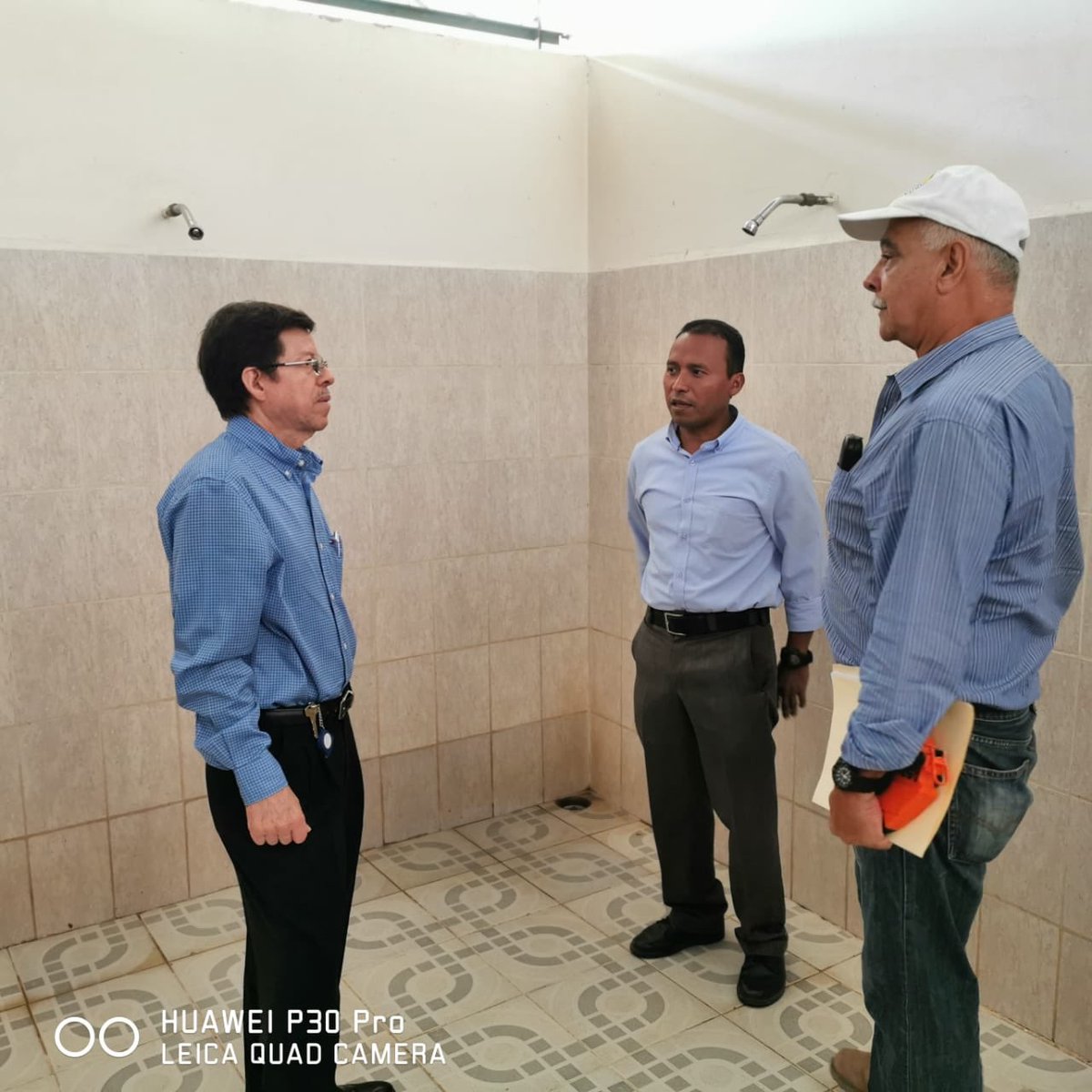 RotaryTGU_Metro's tweet photo. El día de hoy, nuestros CR Luis Calix, German Palacios y Mario Blanco realizan visita de supervisión de las áreas del sistema de agua de la escuela Santa Teresa de Jesús en la colonia La Nueva Capital. 👷🏻‍♂️👨🏻‍🔧🏫 https://t.co/4KGBlB0XIe