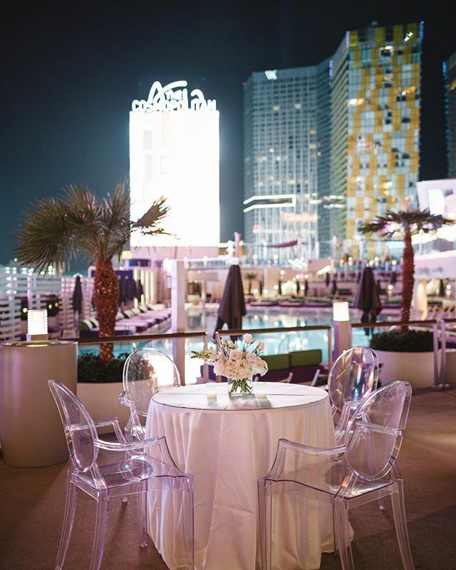 Dinner under the Vegas lights ✨⠀
⠀
Floral and Decor: <a href="/weddingsbydzign/">Weddings By Dzign</a>⠀
Venue: <a href="/cosmopolitan_lv/">The Cosmopolitan</a>⠀
Photography: <a href="/ginandsake/">Brandon Collup</a>⠀

#weddingsbydzign #bydzign #lasvegasflorist #lasvegaswedding #weddingflorist #lasvegaswedding #lasvegasbride #bridalbouquet #w… ift.tt/39KB4Vt