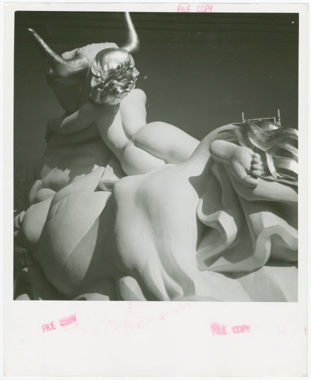 artdecoarch's tweet photo. “Europa” by Gleb Derujinsky, New York World’s Fair - Rather over-the-top sculpture by Russian artist Gleb Derujinsky. Photos of statue (with dolphins), of the model, and a closeup of Europa's butt (lol). Source: NY Public Library. https://t.co/pgZG23YjYh #artdeco #1930s https://t.co/IWC0ESl0aK