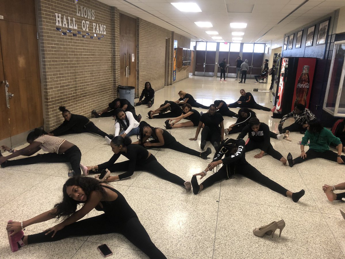 We had a great turn out of our first day of tryouts today. 2 more days of tryouts- come see us Wednesday and Thursday this week(3-5pm). Unique Diamond Models of LArgo HS is getting ready to compete with other schools. Watch out! 🙌🏼 <a href="/teach2dfuture/">Tito P. Villosillo Jr., Ph.D., PD-SML</a> <a href="/AVIDLARGOHS/">AVID LARGO HS</a>
