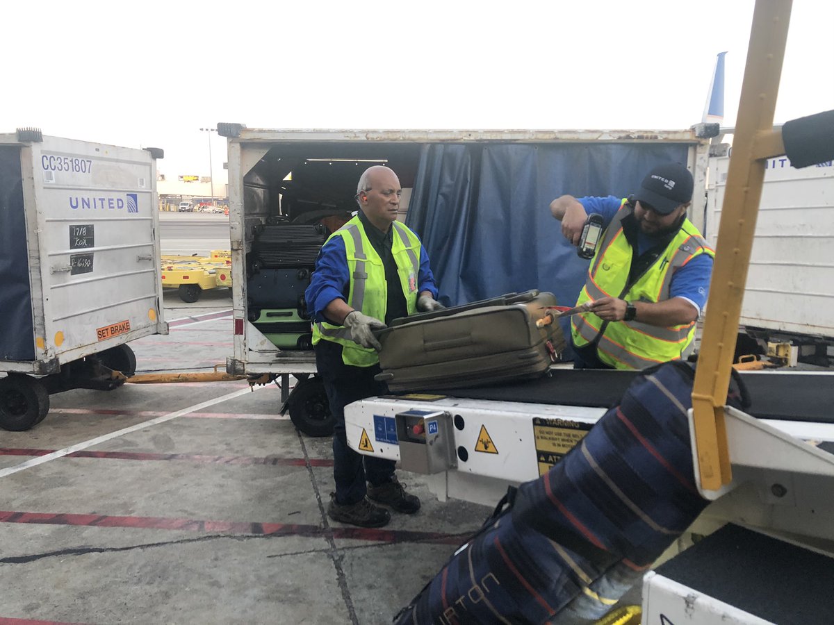 RichardRatlifff's tweet photo. Standards and Consistency team in LAX experiencing a wide body crew turn a 739.  Not their specialty, but adaptable, and meeting all TCI metrics.  Plus giving 5 mins back to the system!!  Nice job!!! @JMRoitman @BsquaredUA @KevinSummerlin5 @UA_Ramp_Proud https://t.co/EgTXQLF4R9