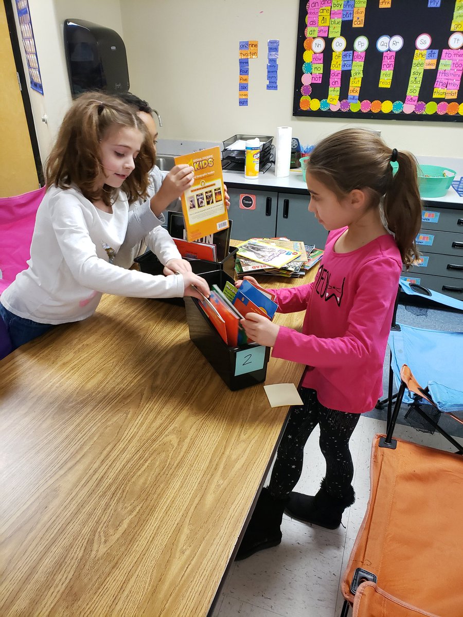Andersoncm110's tweet photo. Students worked with their book clubs to organize their nonfiction texts into categories! #cwesisthebest #andersonfirsties2020 https://t.co/beqSIwkTUM