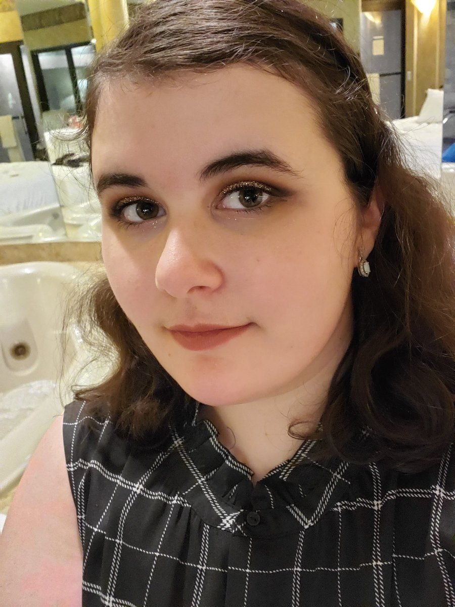 Okay, but can I just really praise <a href="/GlamLifeGuru/">Tati Westbrook</a>  and <a href="/TatiBEAUTY/">Tati Beauty</a> for Tati Vol 1 because I was able to rock two looks today with minimal effort?! This morning Iput on a very natural looking eye with a metallic shine and then for dinner, I popped on the black and glitter for glam!