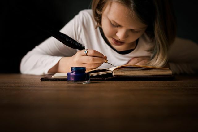 brandimarkham's tweet photo. While watching a family movie Friday night, Nolin saw a quill pen &amp; said, “oh I’ve always wanted a quill pen!” So of course we had to go to Barnes &amp; Noble to get one with her allowance. 🤣 I hope it’s everything she’s ever dreamt of!
.
Poor girl is al… https://t.co/4q25jUPbHb https://t.co/pZYTAerMi2